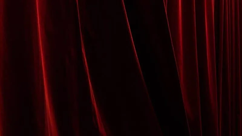 Red Curtaiin